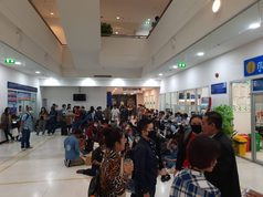 Các nạn nhân trong vụ token FOIN “lũ lượt” kéo đến chính phủ Thái Lan để được giúp đỡ