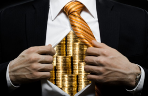 Con trai 18 tuổi của bọ vàng Peter Schiff đã đánh bại ông bằng cách mua Bitcoin vang-bitcoin-peter-Schiff