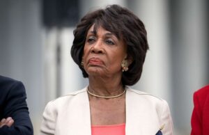 Dân biểu Maxine Waters kêu gọi Joe Biden đảo ngược chính sách cho phép các ngân hàng nhận lưu ký tiền điện tử