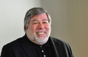 Nhà sáng lập Apple Steve Wozniak ra mắt token “VOZX”, hoạt động trong không gian công nghệ xanh và blockchain