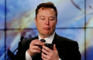Elon Musk gây hỗn loạn với meme về việc tin tưởng ngân hàng hoặc tiền điện tử meme coin elon musk