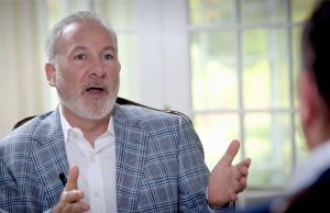Peter Schiff thừa nhận người mua Bitcoin có thể đã đúng về Fed và lạm phát Peter Schiff Bitcoin Fed