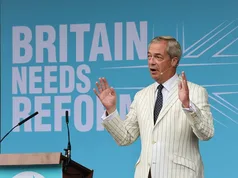 Reform UK trở thành đảng châu Âu đầu tiên nhận quyên góp tiền điện tử