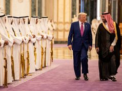 Trump đạt thỏa thuận đầu tư lịch sử 600 tỷ USD từ Ả Rập Xê Út